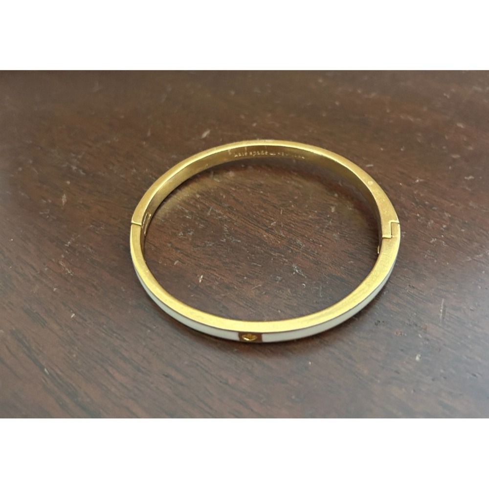 Kate Spade New York Spot Spade Enamel Hinge Bangle Bracelet Minimalist White Gld - Picture 2 of 16